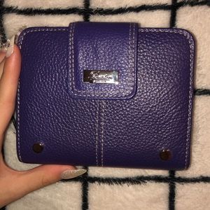 💜NWOT Purple Buaton wallet💜